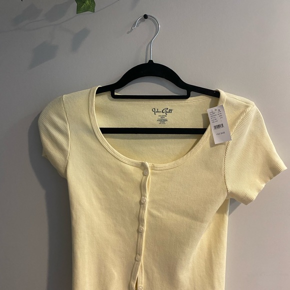 Brandy Melville short sleeve shirt - Picture 2 of 2
